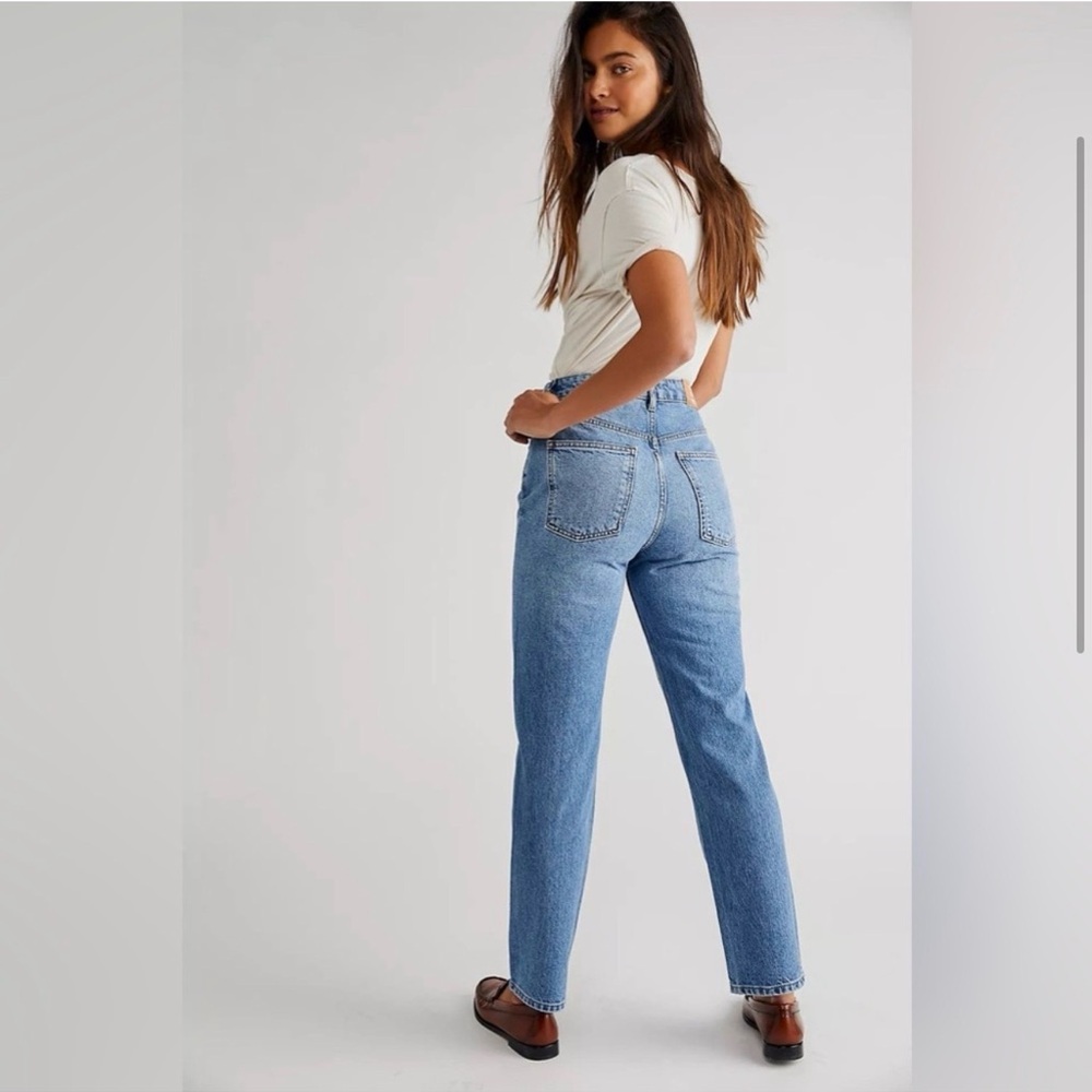 Free People Pacifica Straight Leg Jeans in Mid Blue Size 31